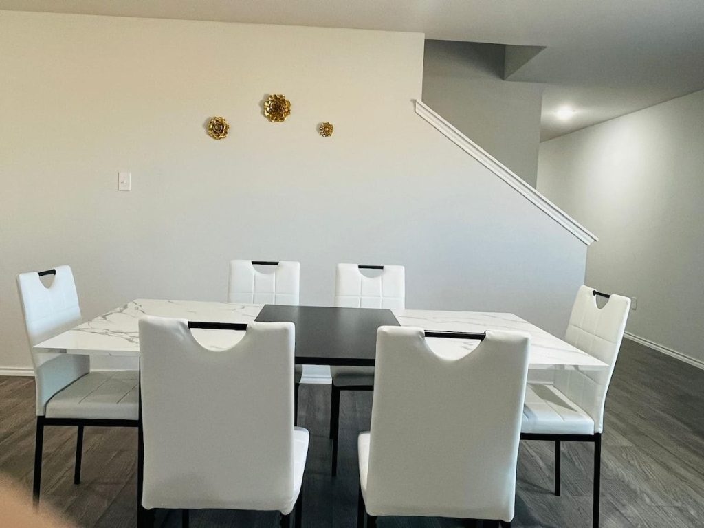 Spacious Waterside Home – 5BR | 2.5BA