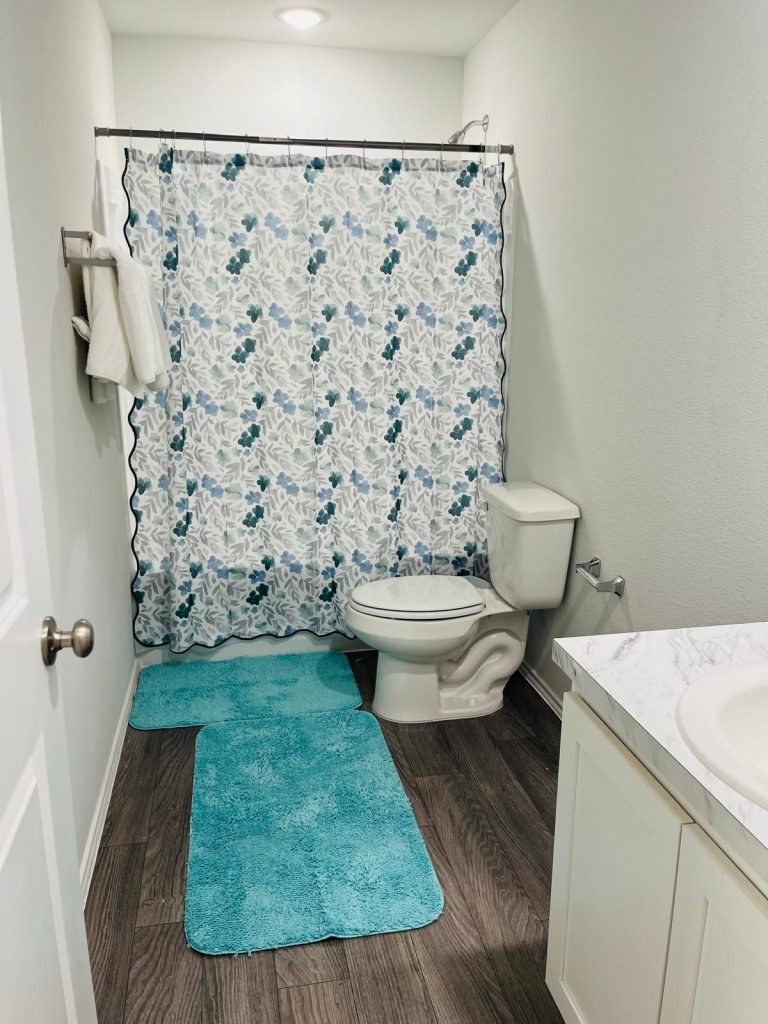 Spacious Waterside Home – 5BR | 2.5BA