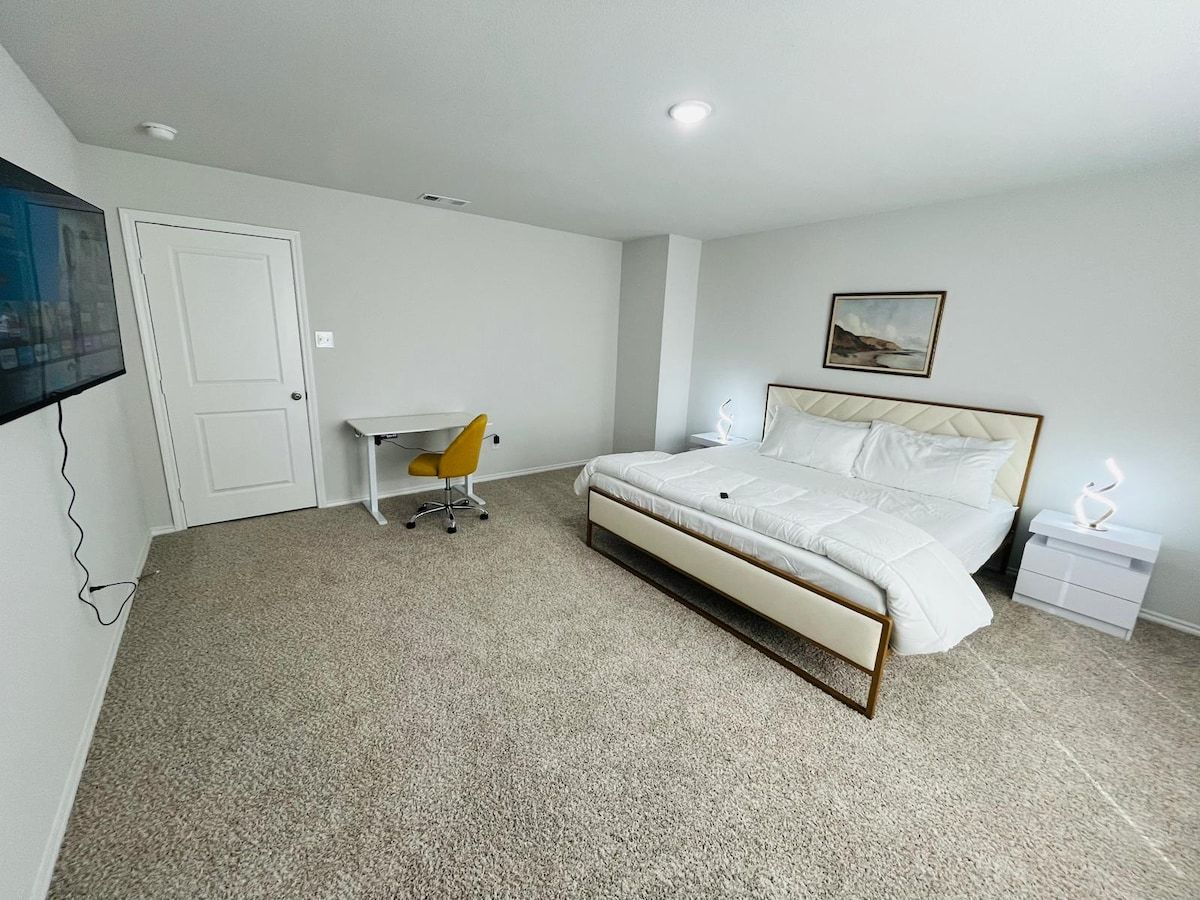 Cozy Waterside Home 5BR | 2.5 BA