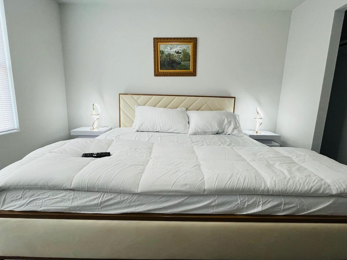 Cozy Waterside Home 5BR | 2.5 BA