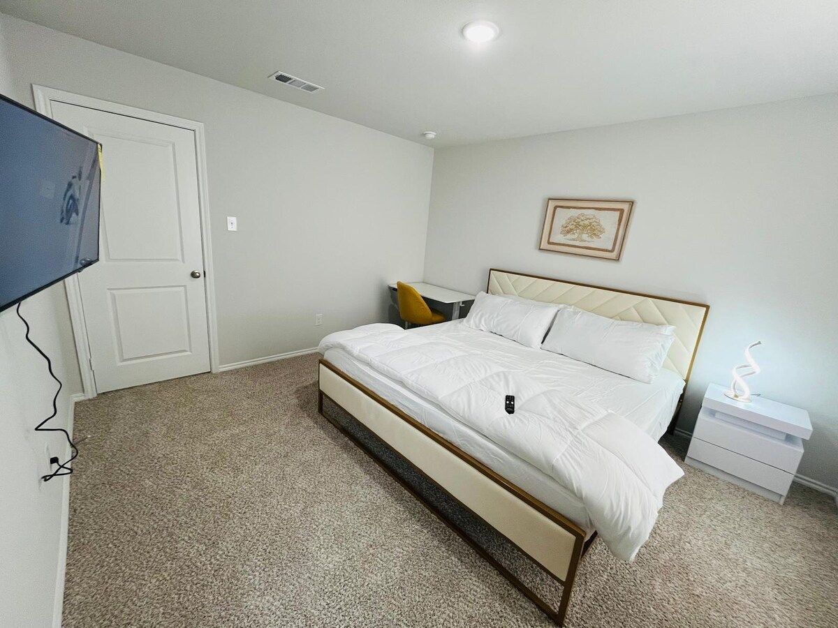 Cozy Waterside Home 5BR | 2.5 BA